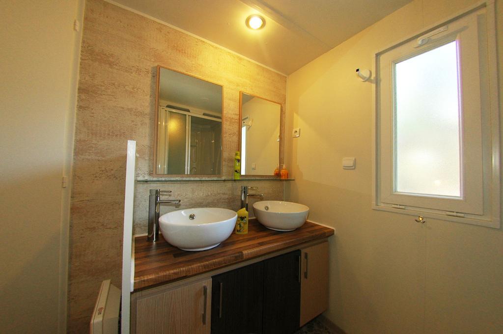 Three-Bedroom Mobile Home Air-Conditioning,394668516:JPEG